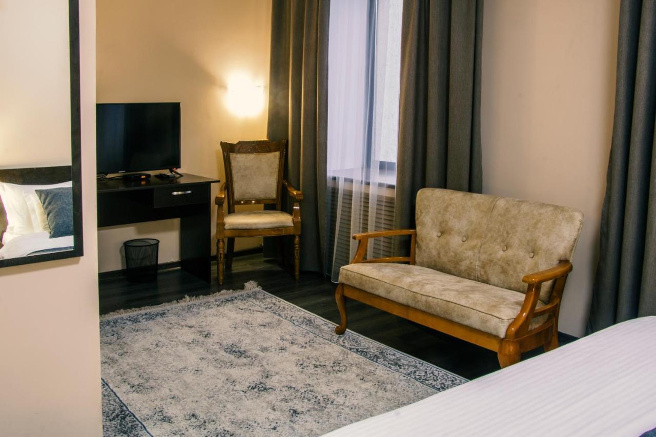 Alplaza Hotel Ustʼ-Kamenogorsk Exterior foto