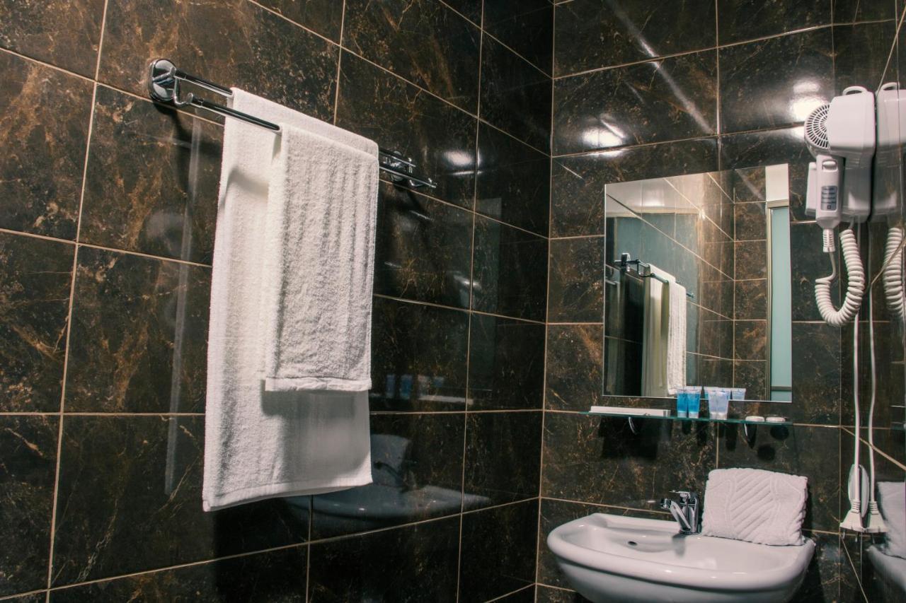Alplaza Hotel Ustʼ-Kamenogorsk Exterior foto